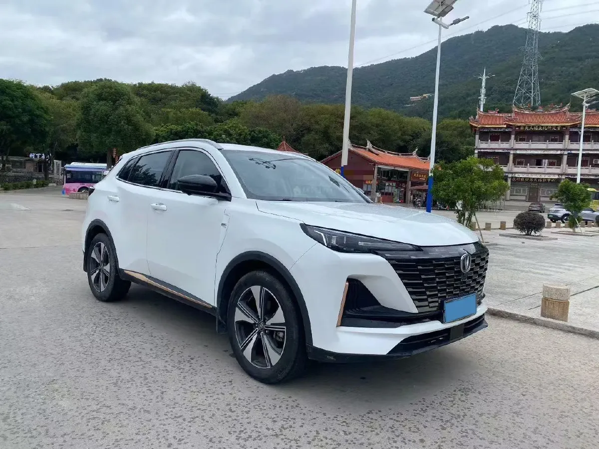 2022 ChangAn CS75 Plus 1.5T 178HP L4 6AT,autocango,china used car exporter,china ev exporter,chinese used car exporter,chinese used ev exporter