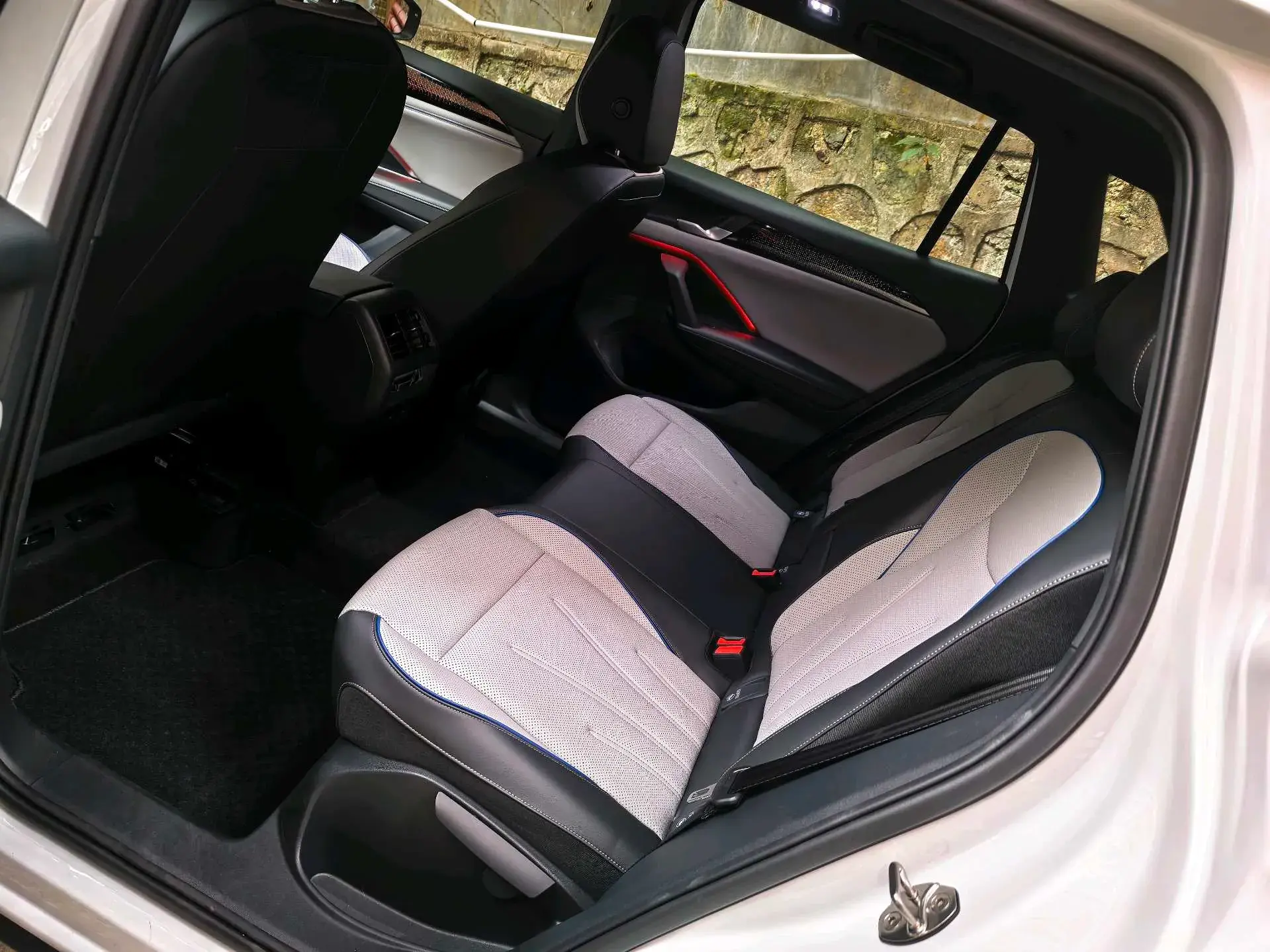 2025 VOLKSWAGEN TAYRON thumbnail 4