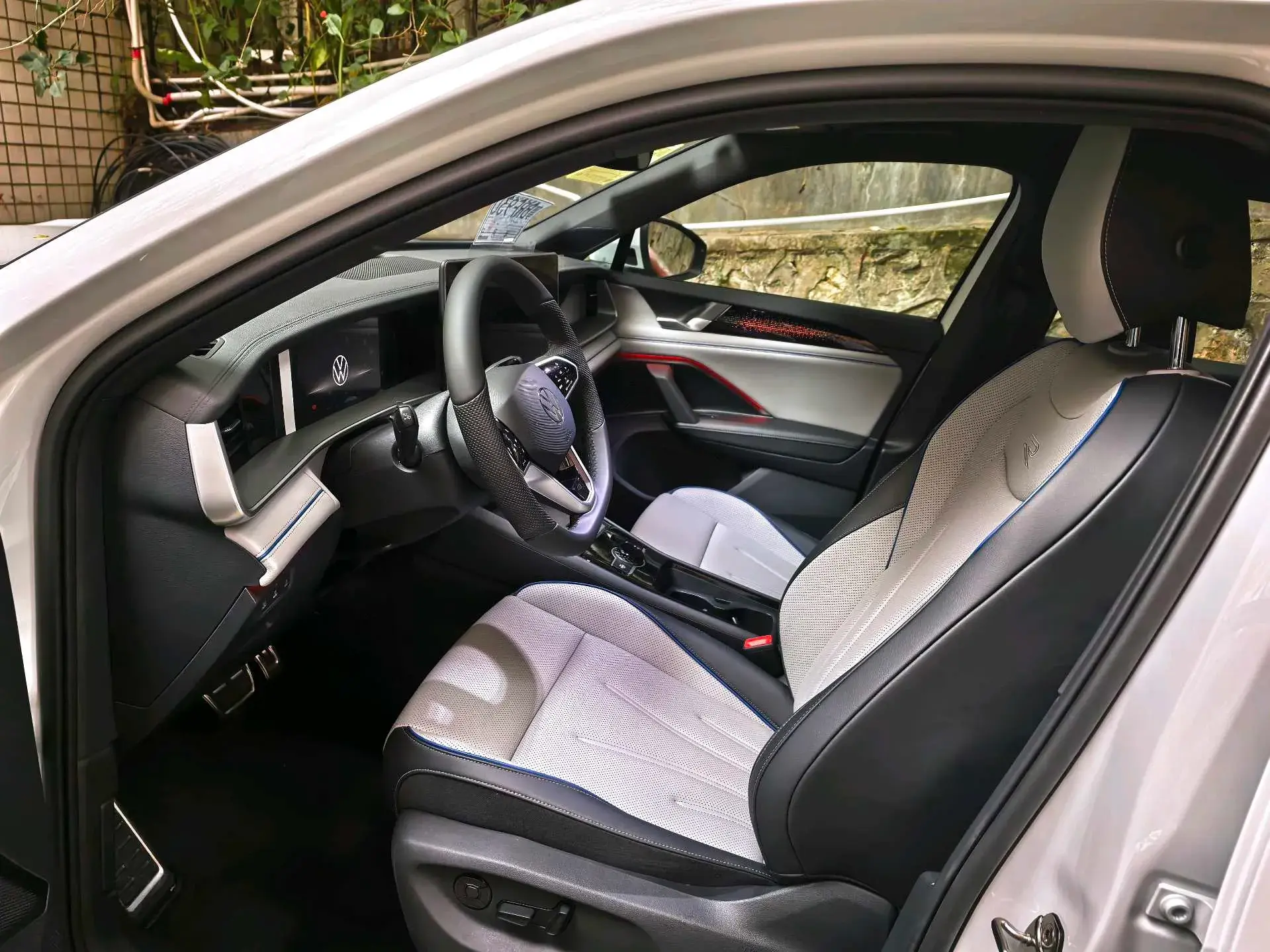 2025 VOLKSWAGEN TAYRON thumbnail 2