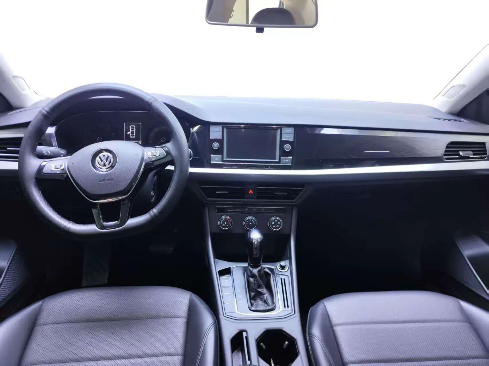 2019 VOLKSWAGEN LAVIDA thumbnail 4