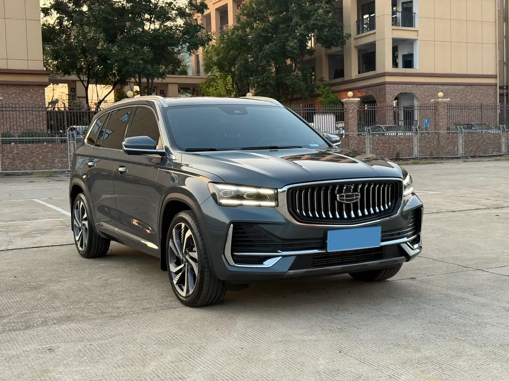 2024 GEELY MONJARO thumbnail 3