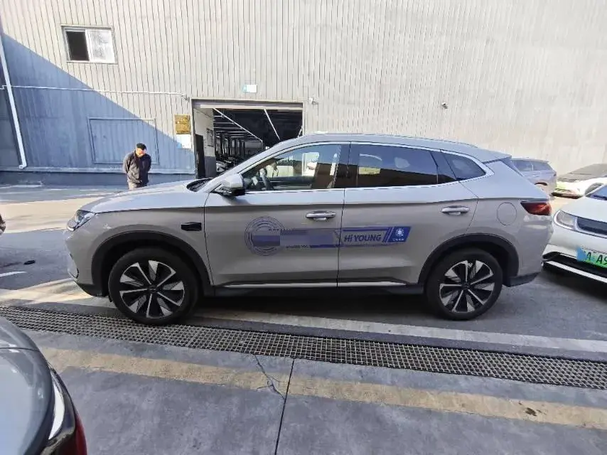 2025 BYD SONG thumbnail 4