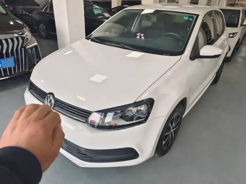 2016 VOLKSWAGEN POLO view 1