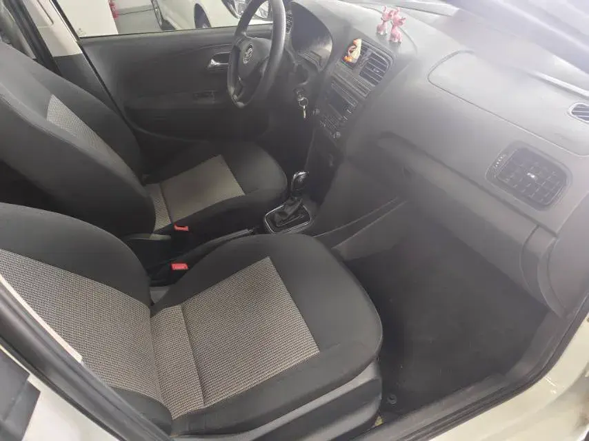 2016 VOLKSWAGEN POLO thumbnail 4