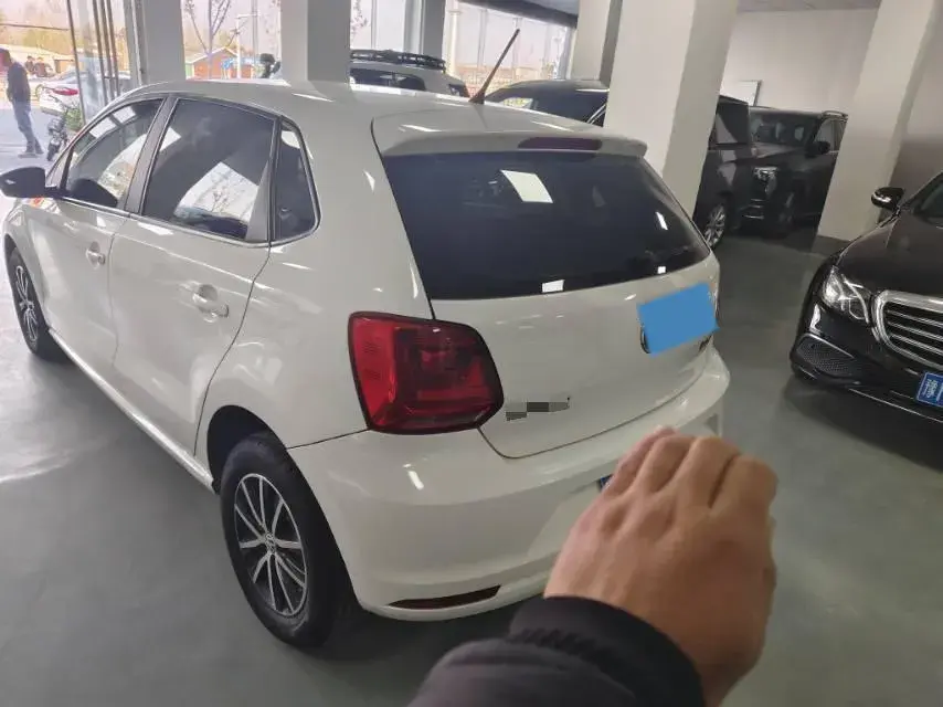 2016 VOLKSWAGEN POLO thumbnail 3