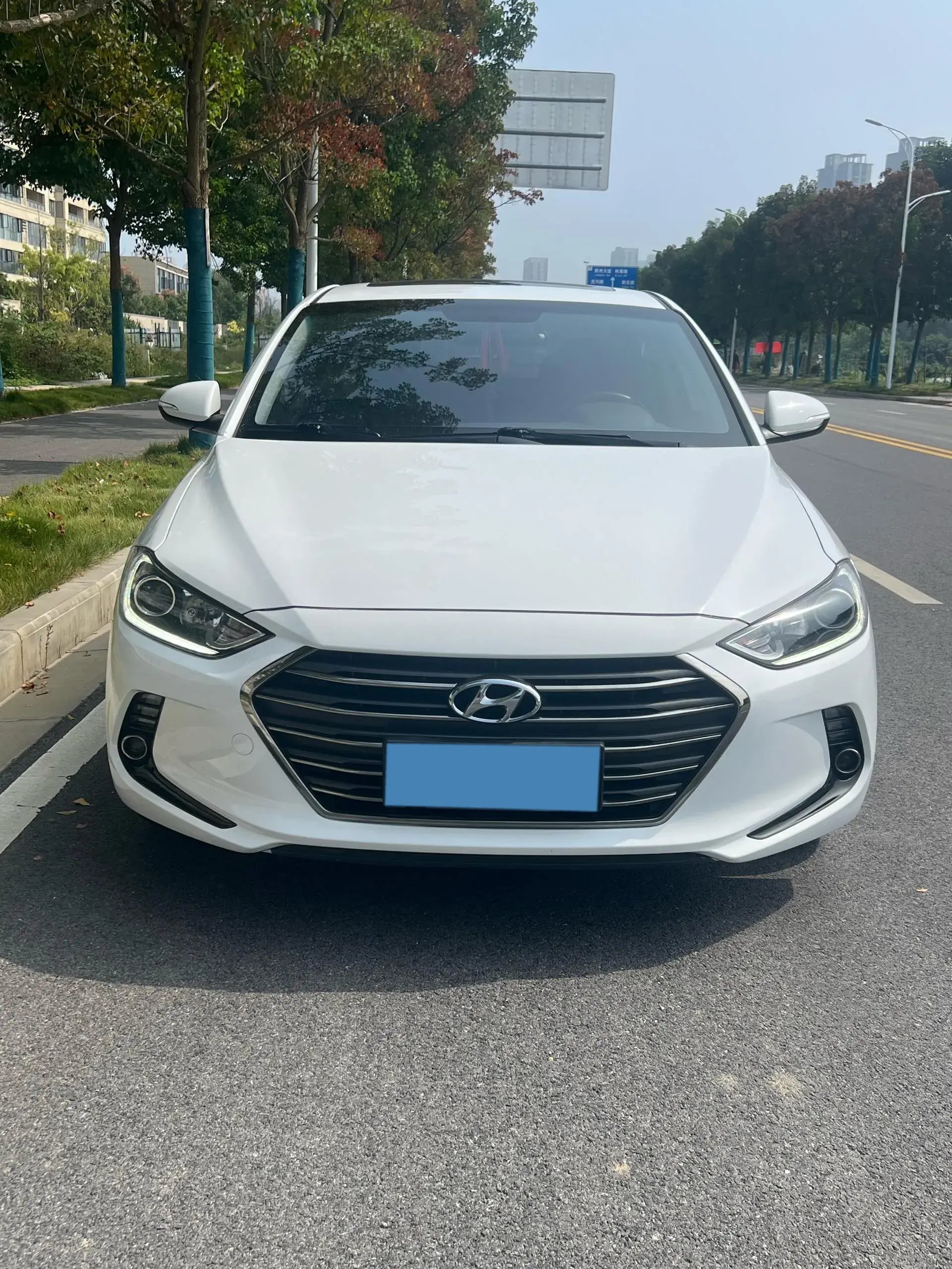 2018 HYUNDAI ELANTRA thumbnail 2