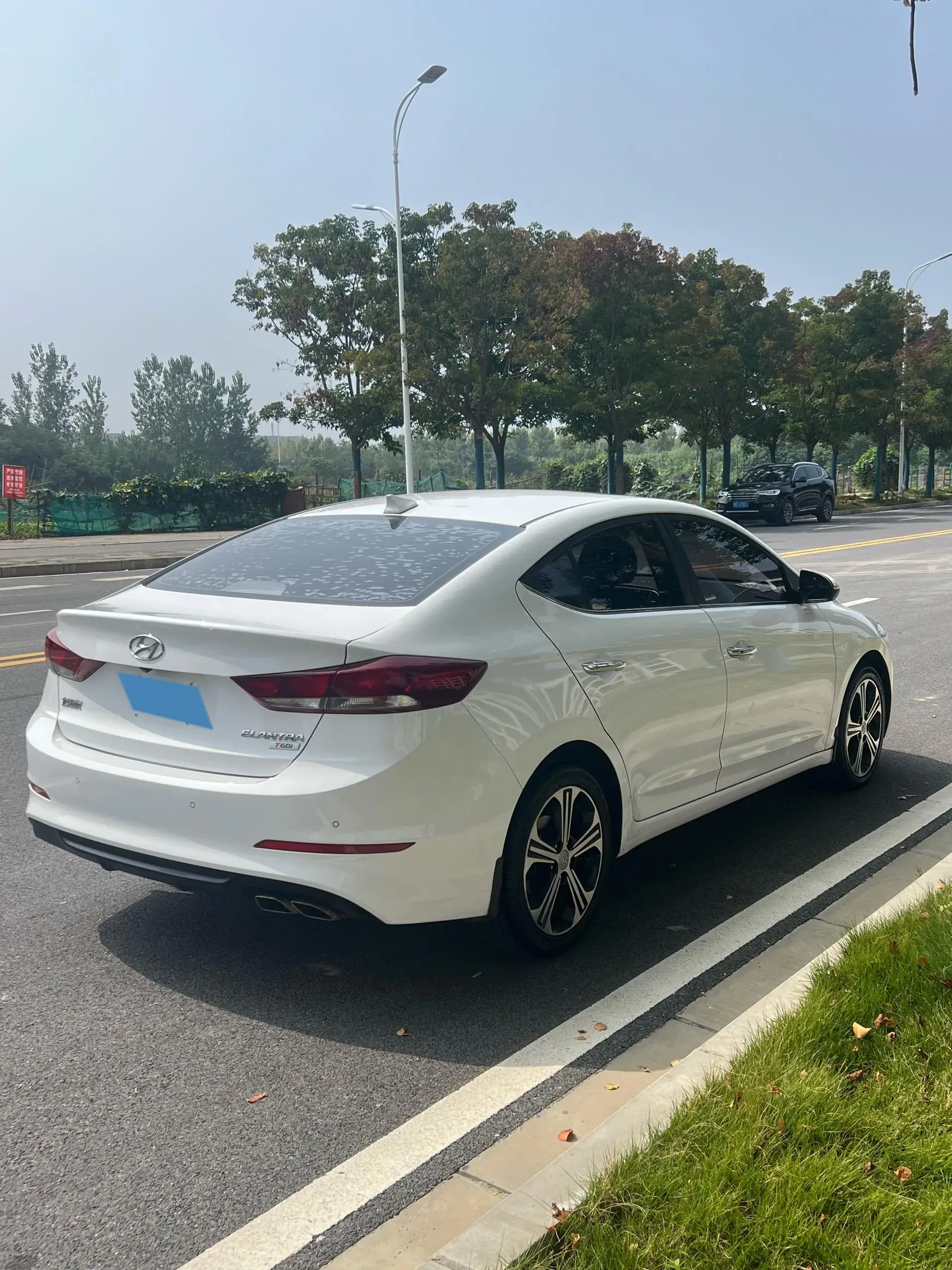 2018 HYUNDAI ELANTRA thumbnail 4