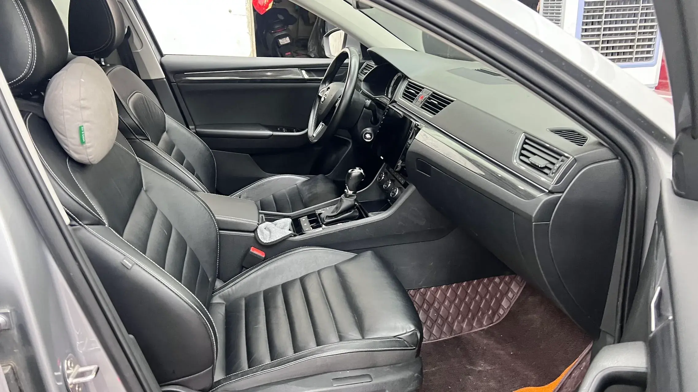 2018 SKODA SUPERB thumbnail 2