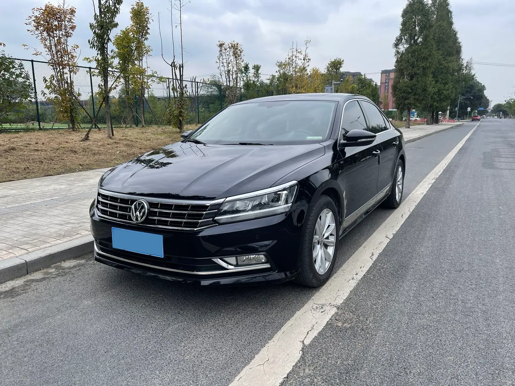 2017 VOLKSWAGEN PASSAT view 1
