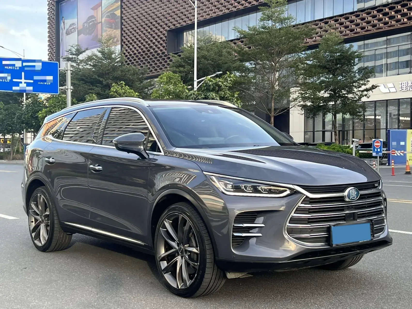 2018 BYD TANG thumbnail 3