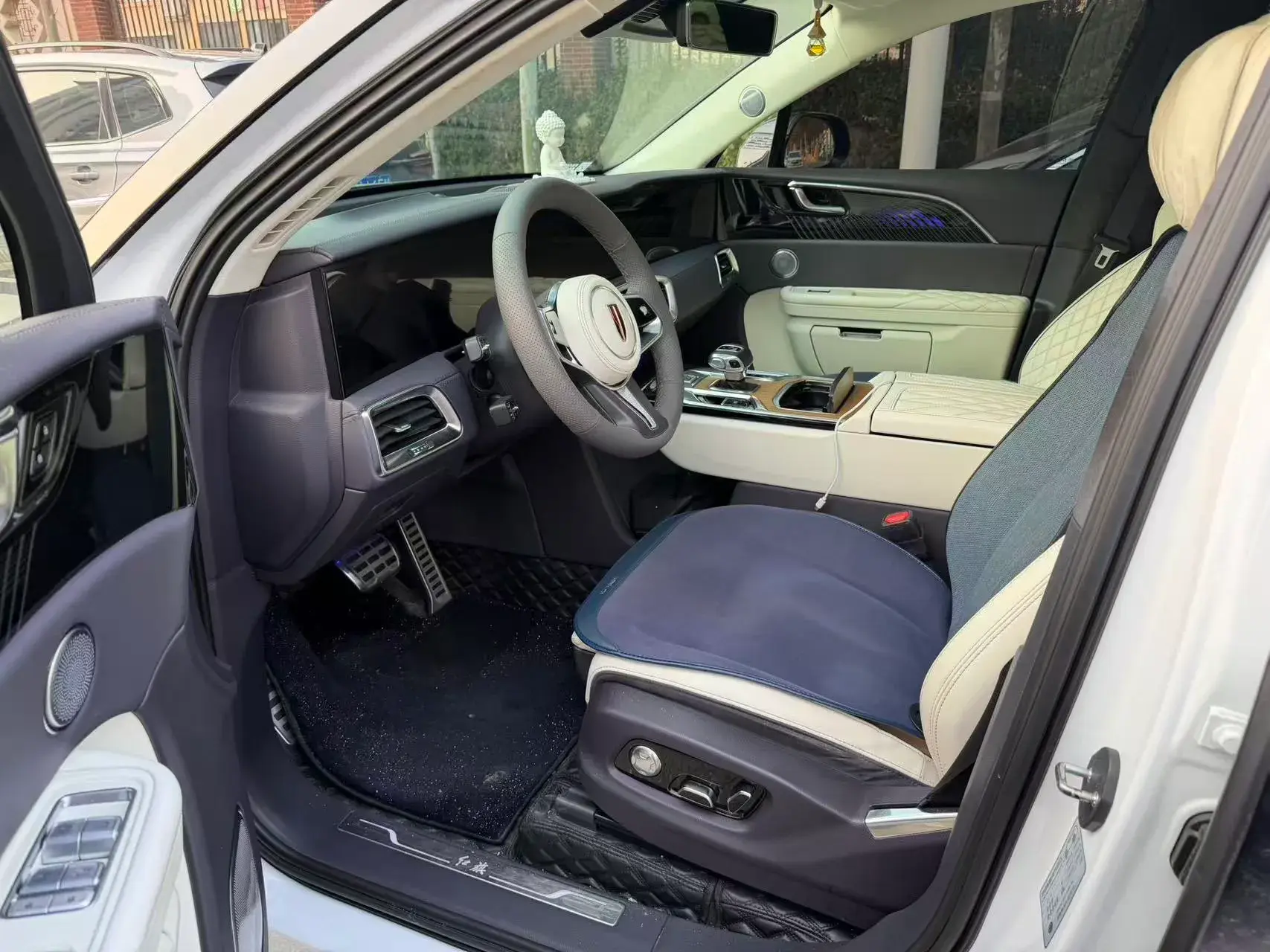 2021 HONGQI E-HS9 thumbnail 3