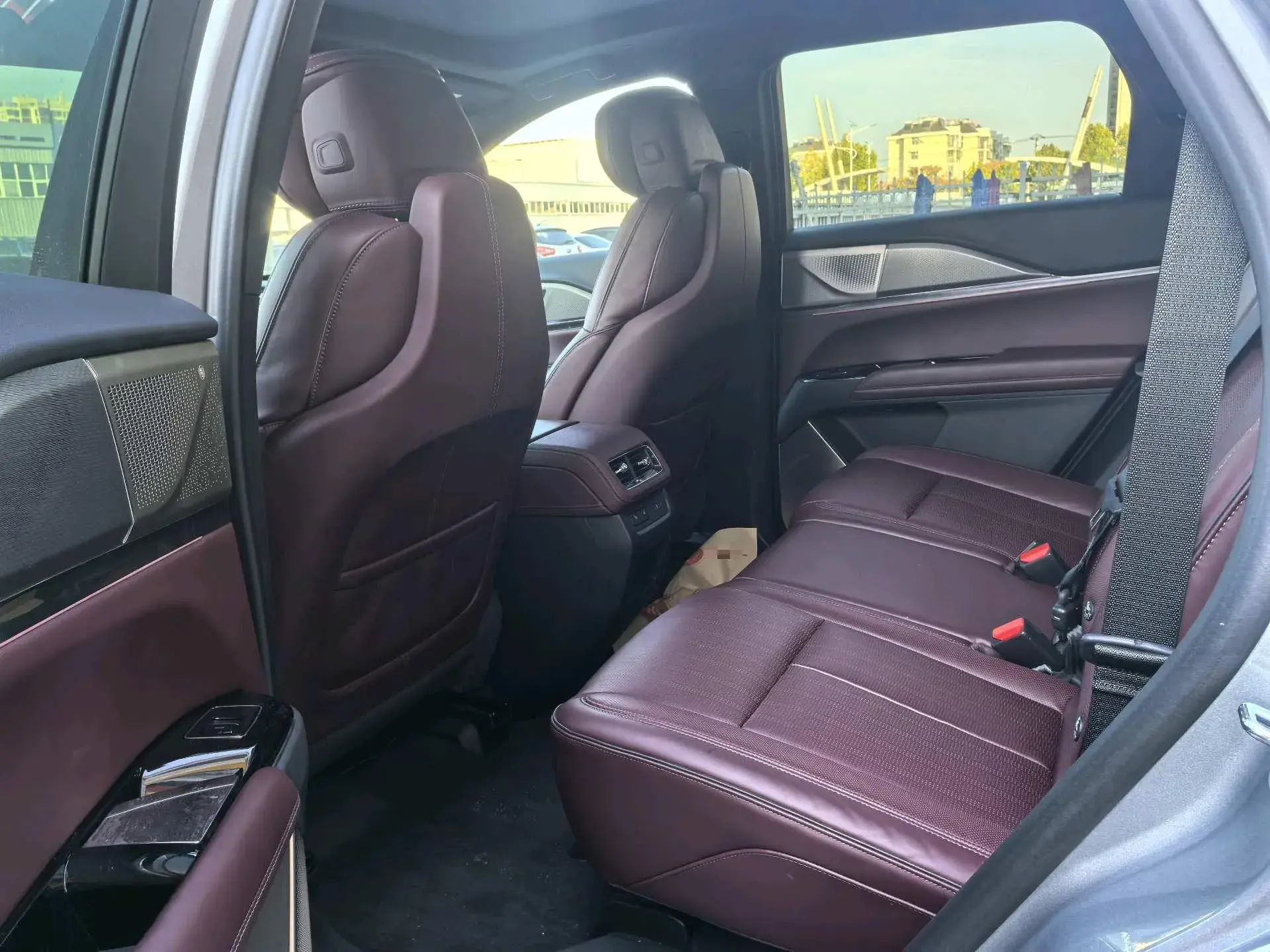 2025 CADILLAC XT5 thumbnail 4