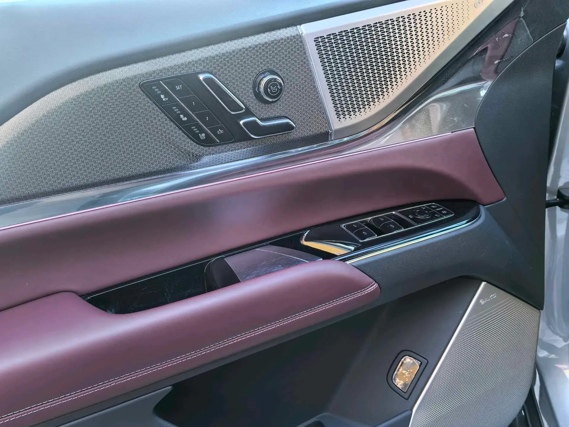 2025 CADILLAC XT5 thumbnail 3