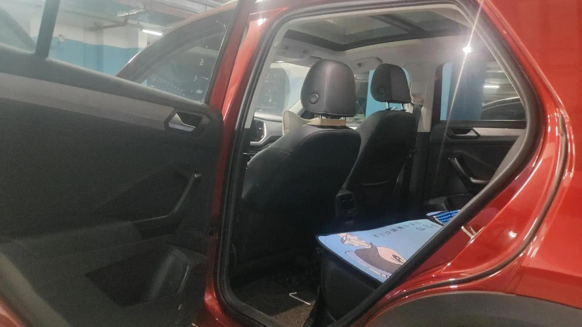 2021 VOLKSWAGEN T-ROC thumbnail 3