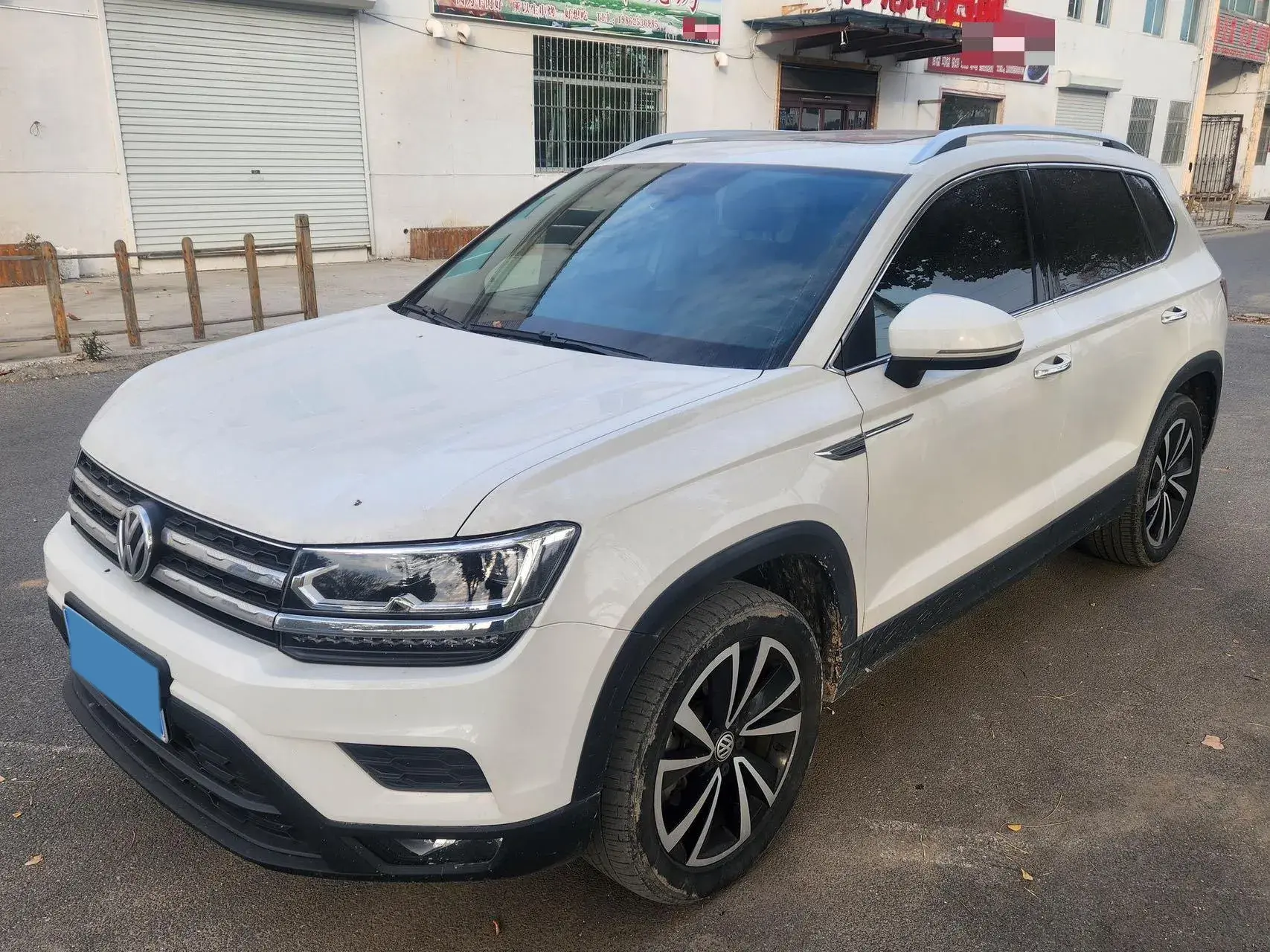 2019 VOLKSWAGEN THARU view 1