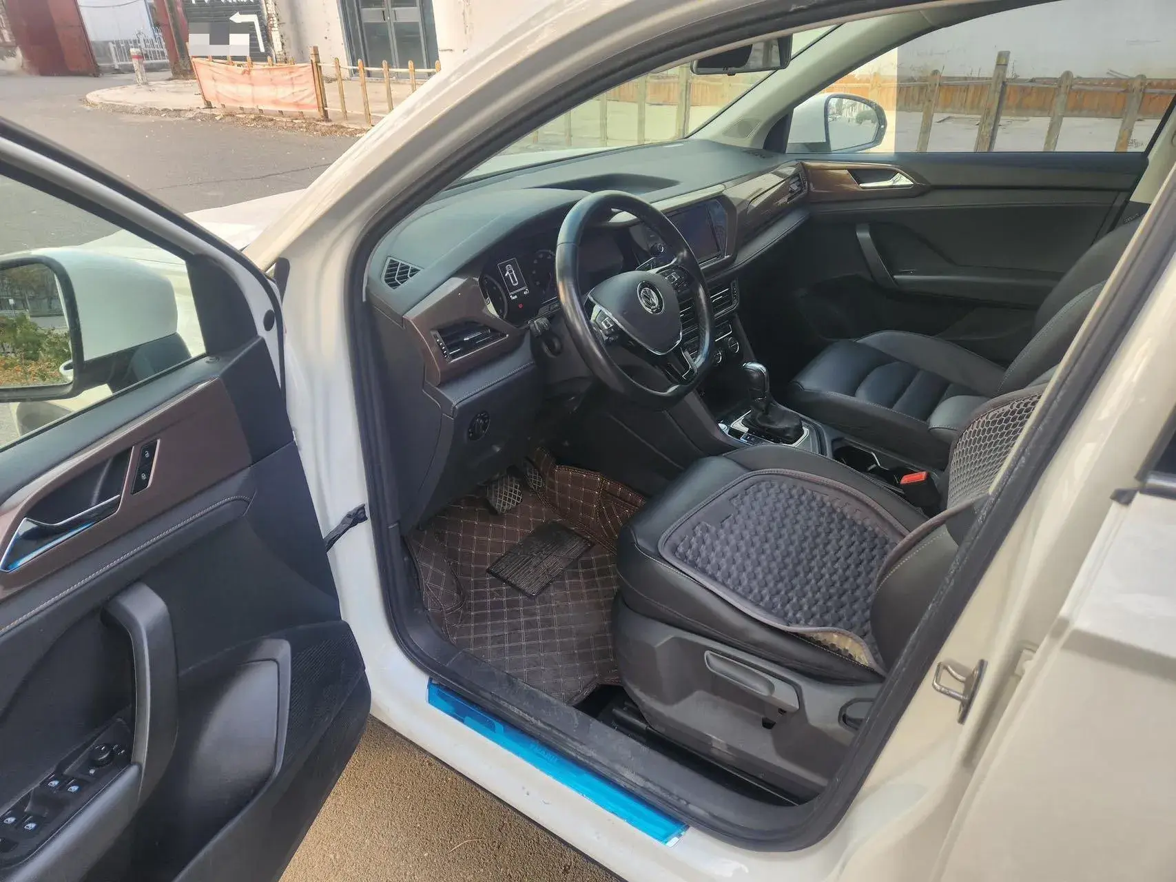 2019 VOLKSWAGEN THARU thumbnail 4