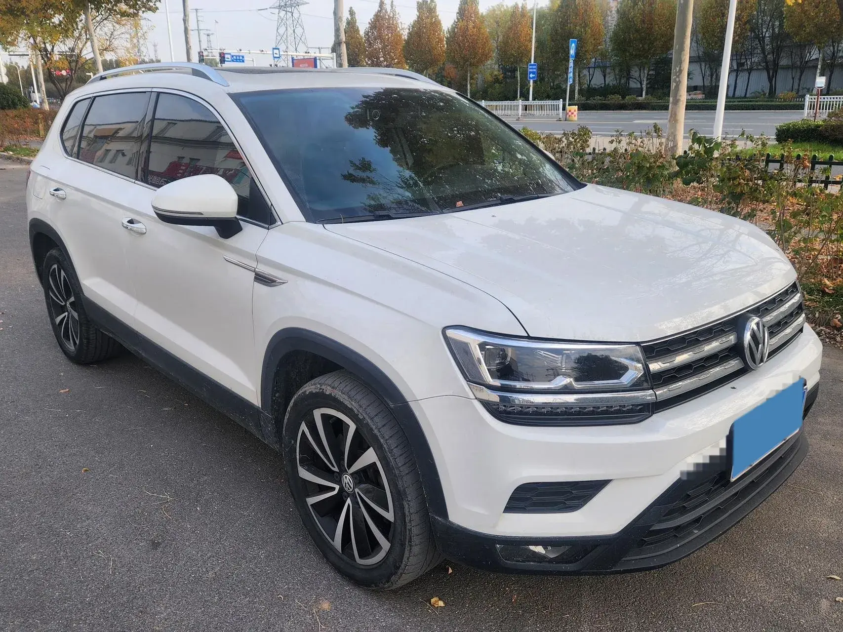 2019 VOLKSWAGEN THARU thumbnail 3