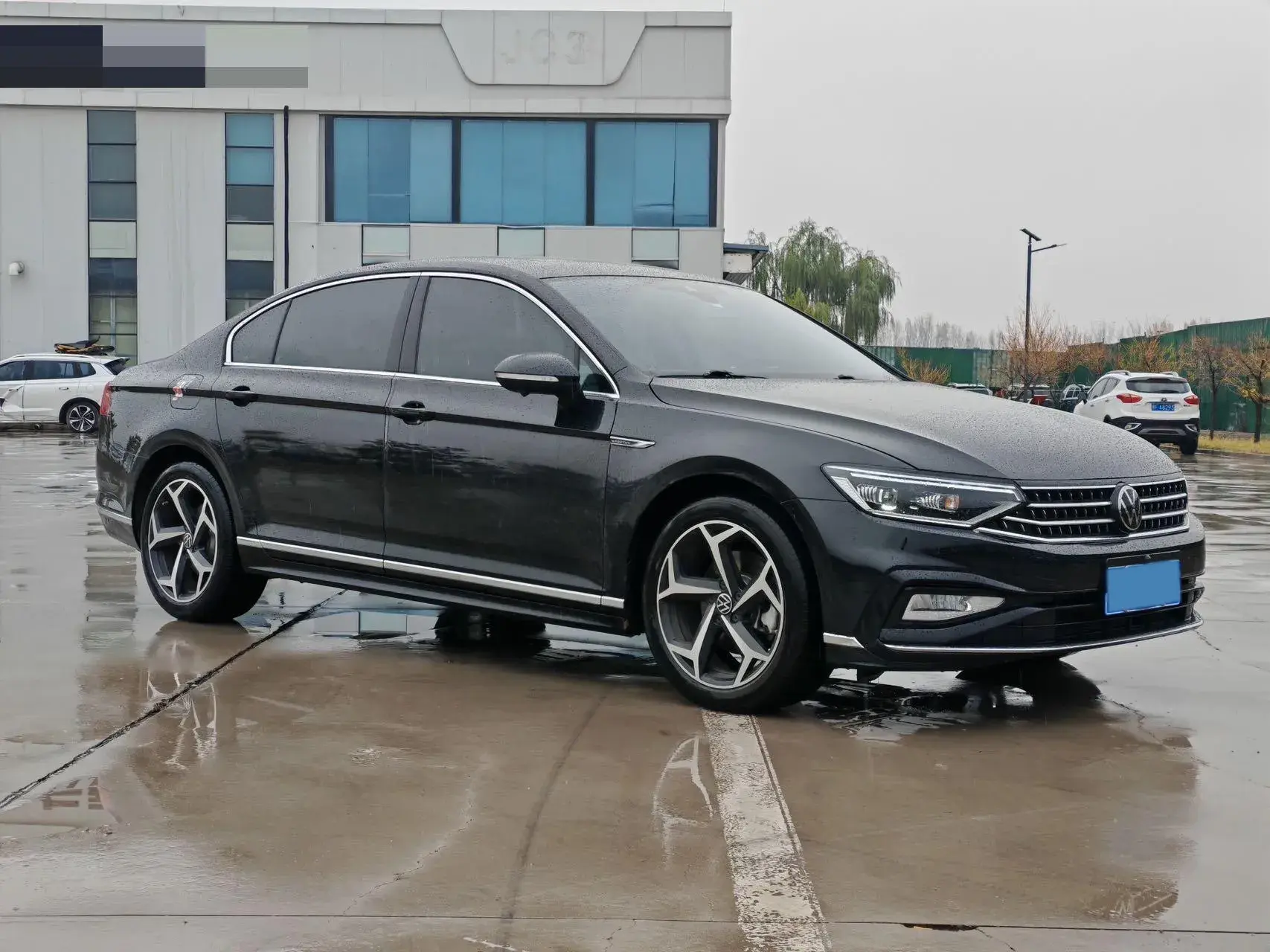 2023 VOLKSWAGEN MAGOTAN thumbnail 3