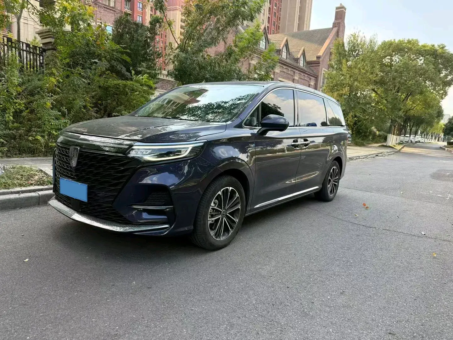 2021 ROEWE IMAX8 view 1