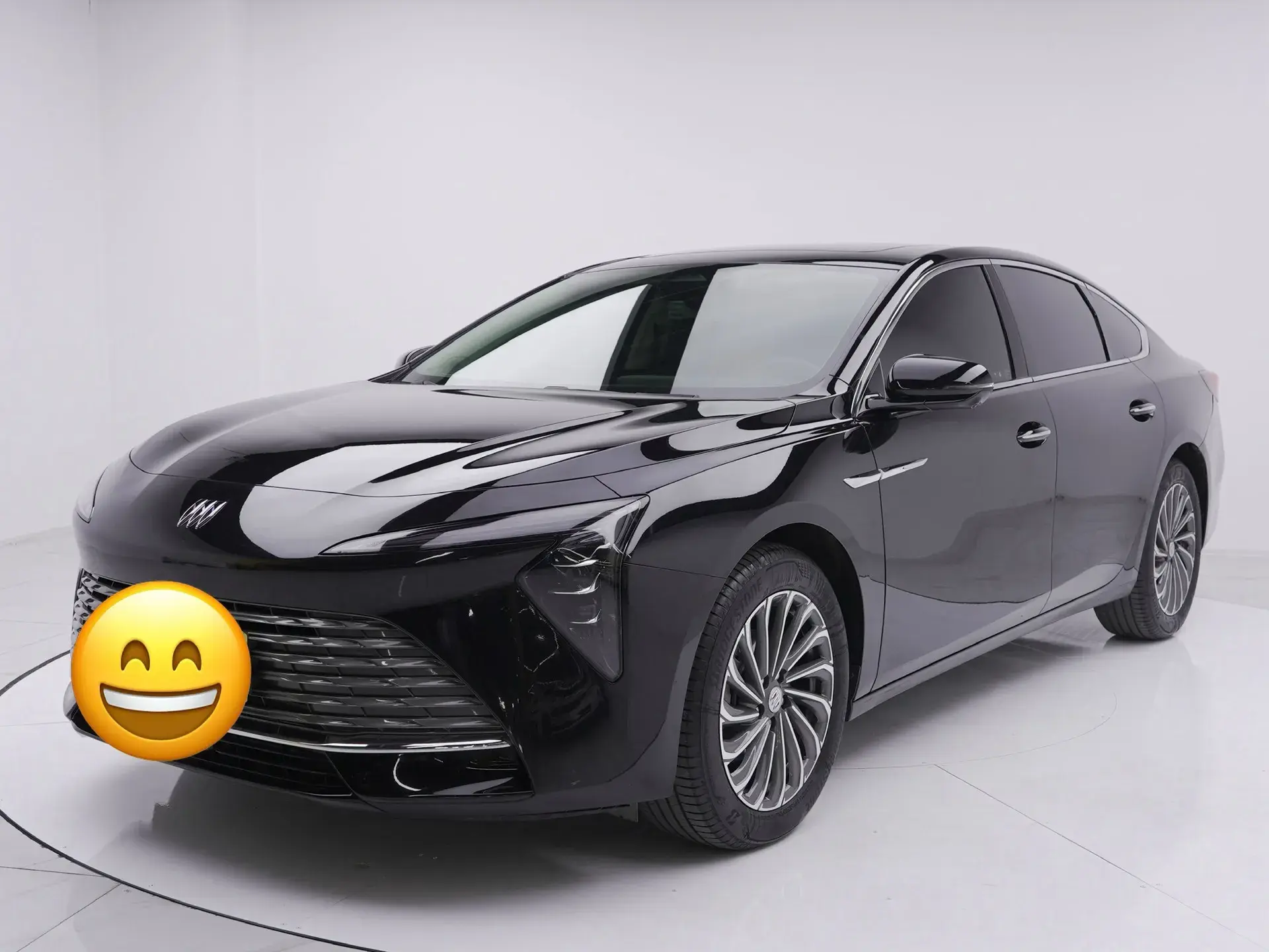 2023 BUICK LARCOSSE view 1