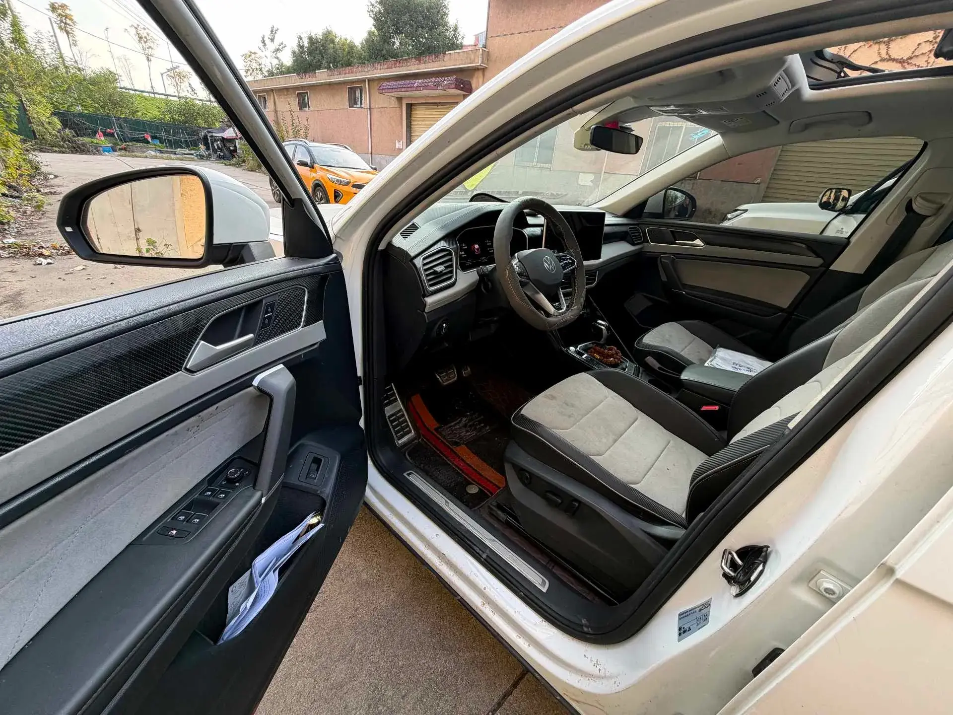 2023 VOLKSWAGEN TAYRON thumbnail 4