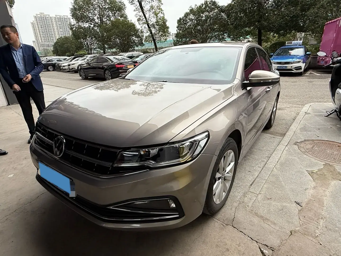 2021 VOLKSWAGEN BORA view 1