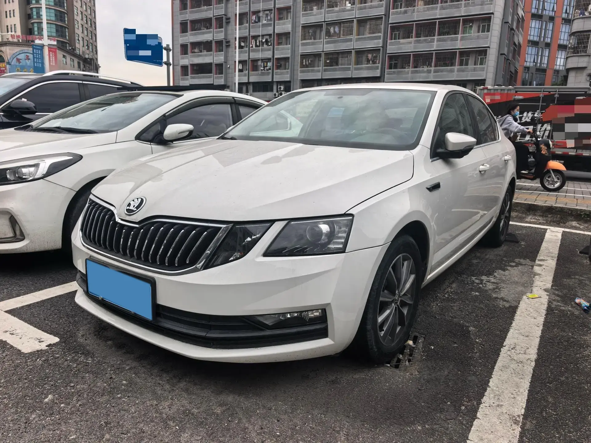 2020 SKODA OCTAVIA view 1