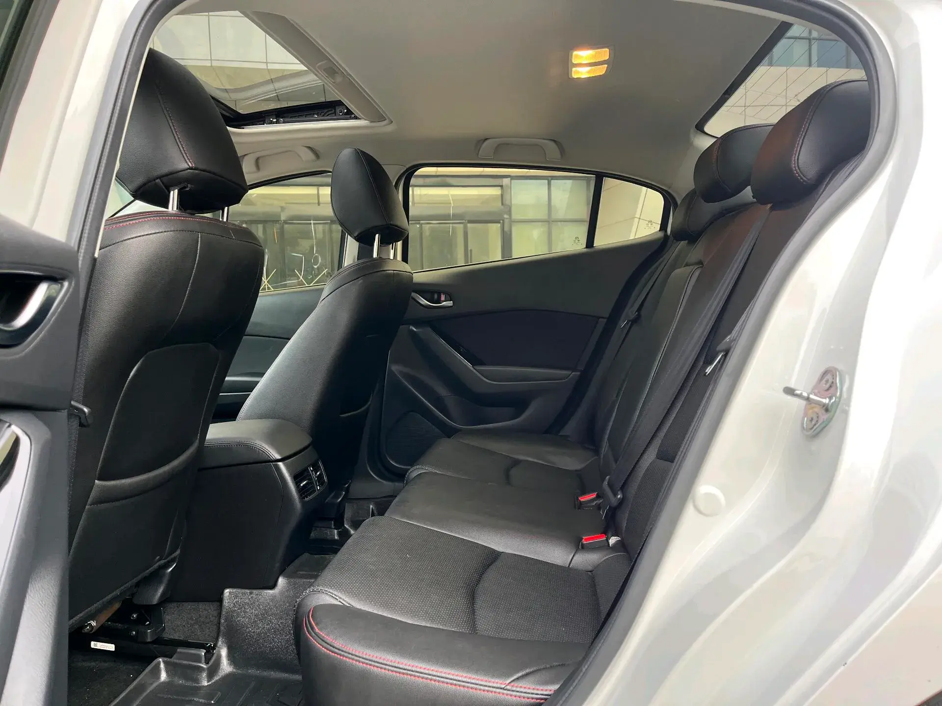 2017 MAZDA 3 thumbnail 4