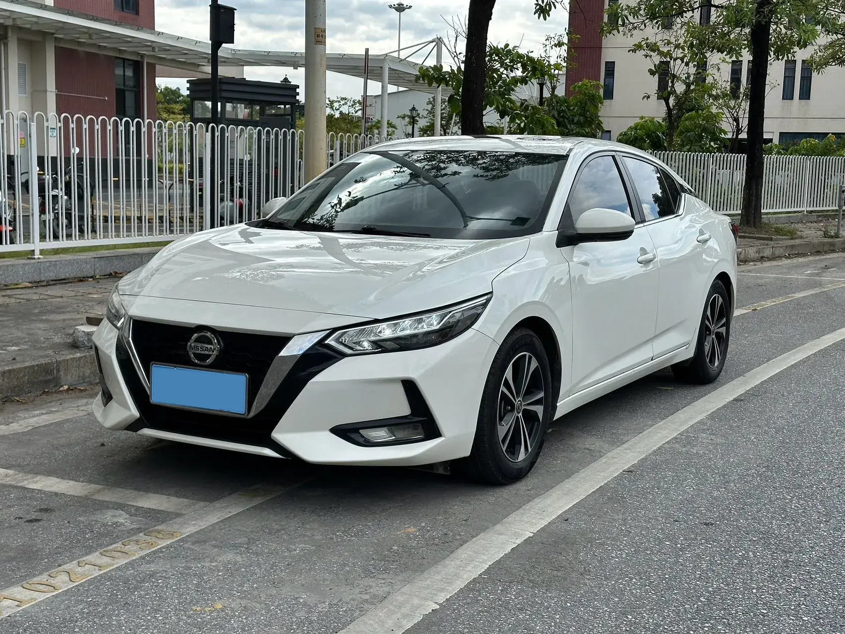 2020 NISSAN SYLPHY view 1