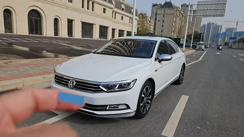 2017 VOLKSWAGEN MAGOTAN view 1