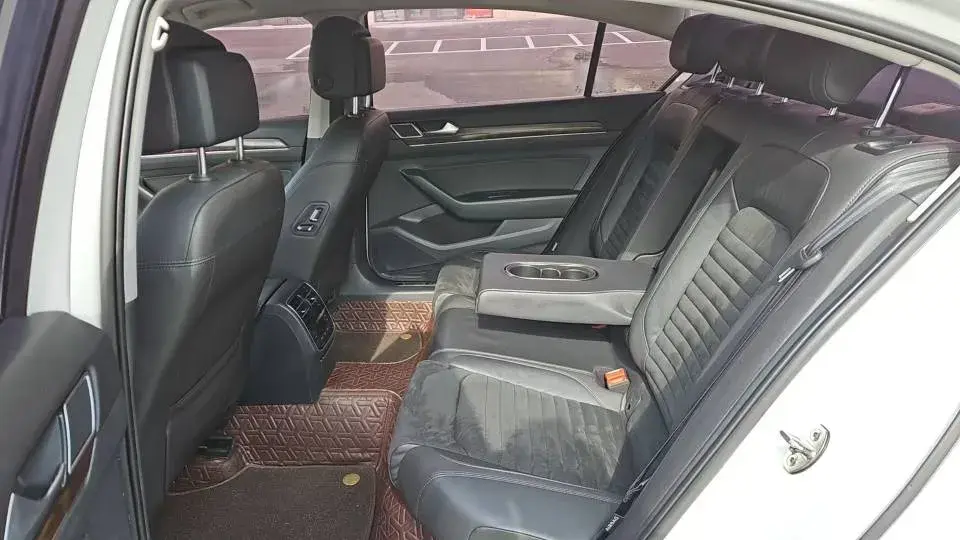 2017 VOLKSWAGEN MAGOTAN thumbnail 3