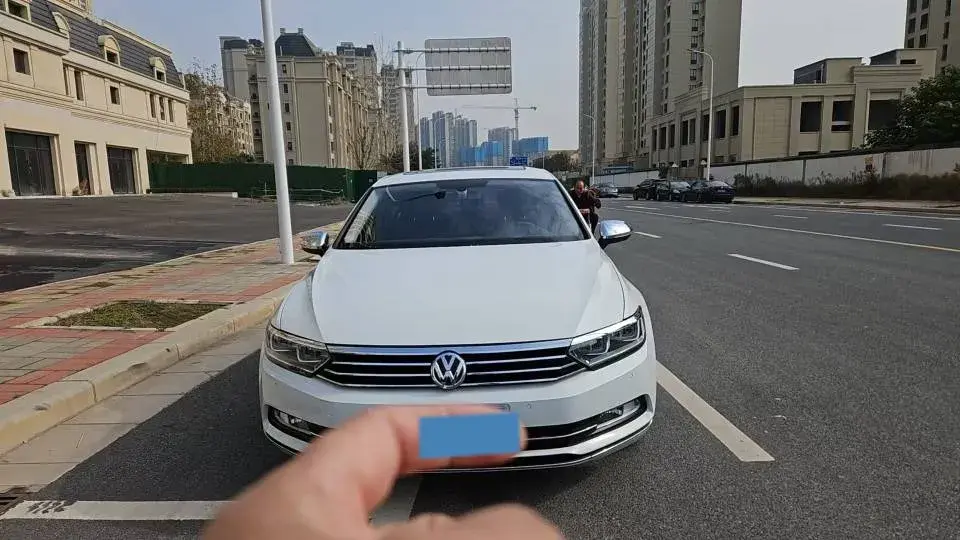 2017 VOLKSWAGEN MAGOTAN thumbnail 4