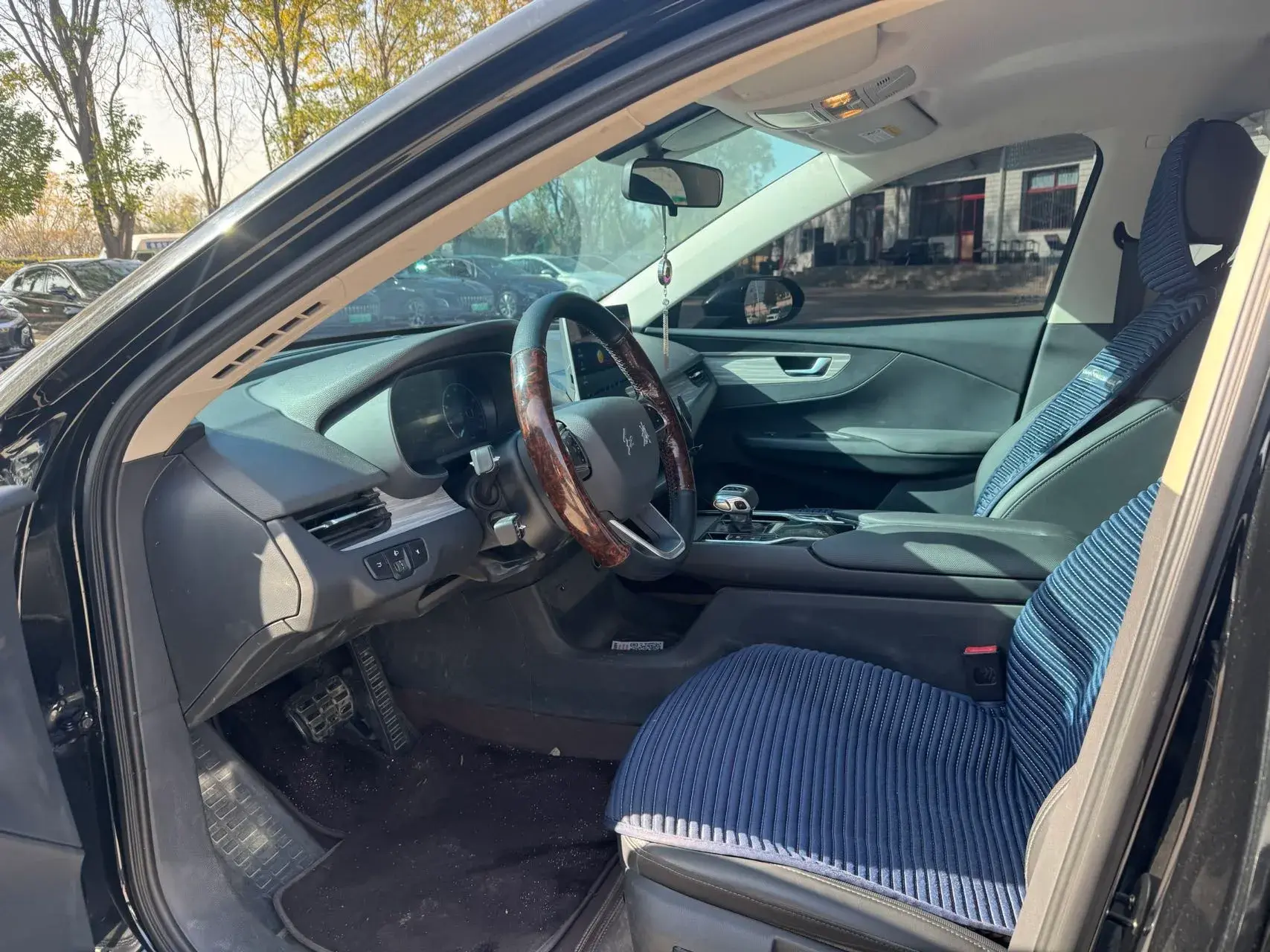 2024 HONGQI E-QM5 thumbnail 4