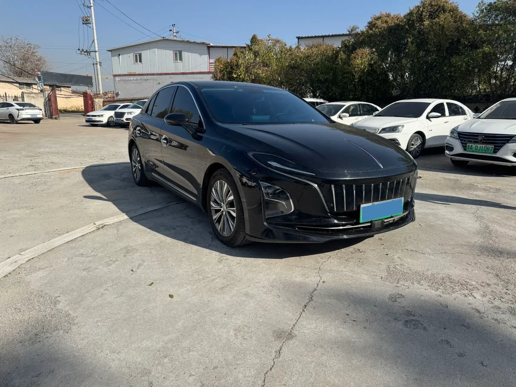 2024 HONGQI E-QM5 thumbnail 3