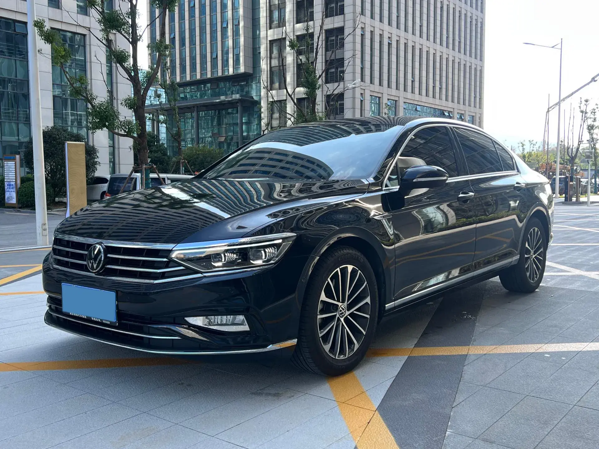 2020 VOLKSWAGEN MAGOTAN view 1