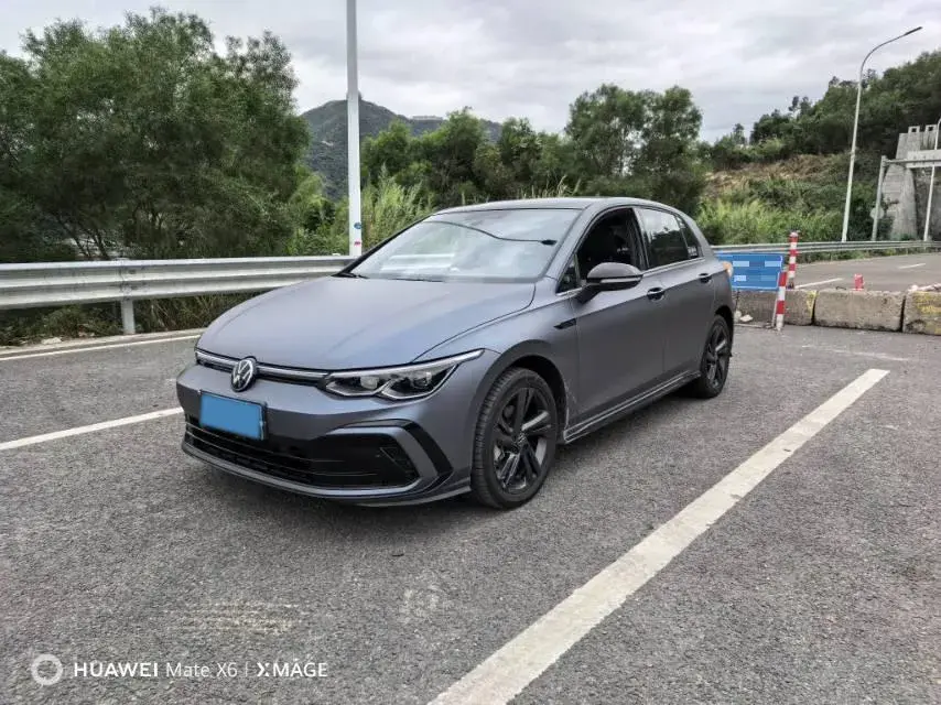 2023 VOLKSWAGEN GOLF view 1