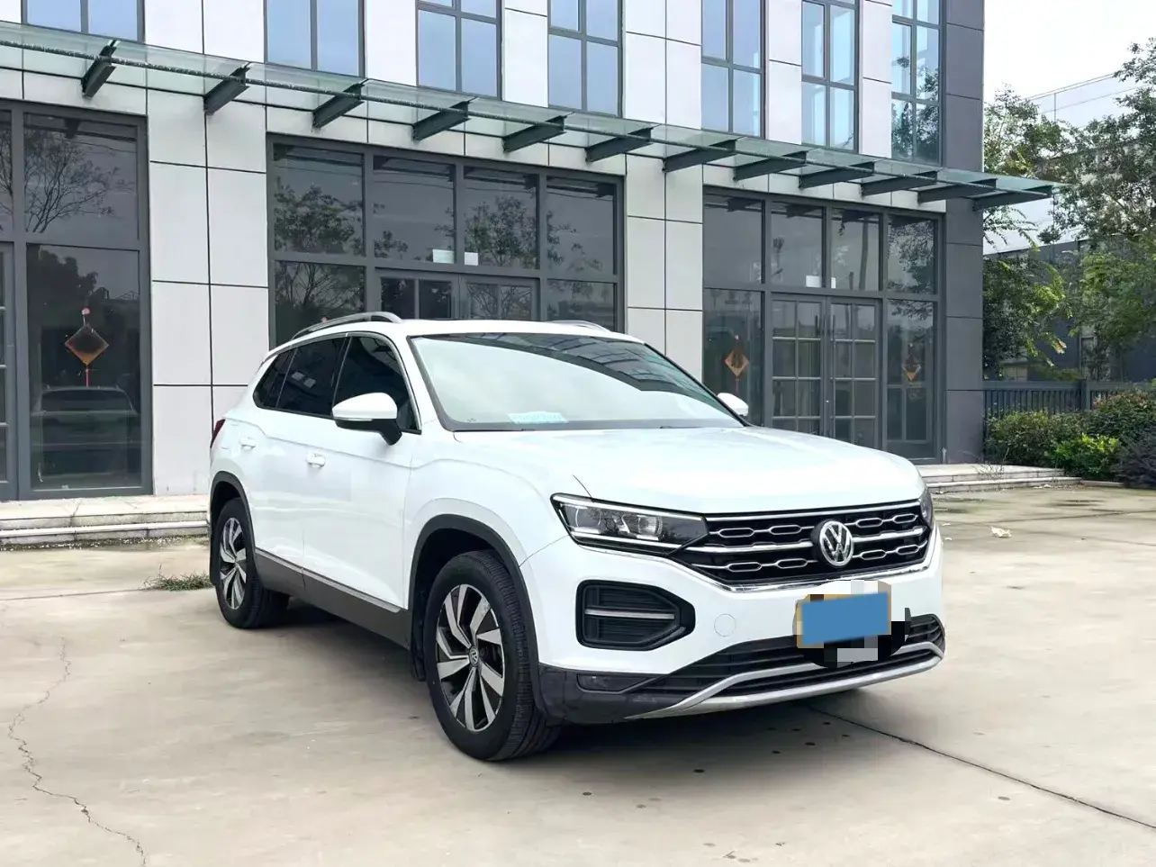 2019 VOLKSWAGEN TAYRON thumbnail 3