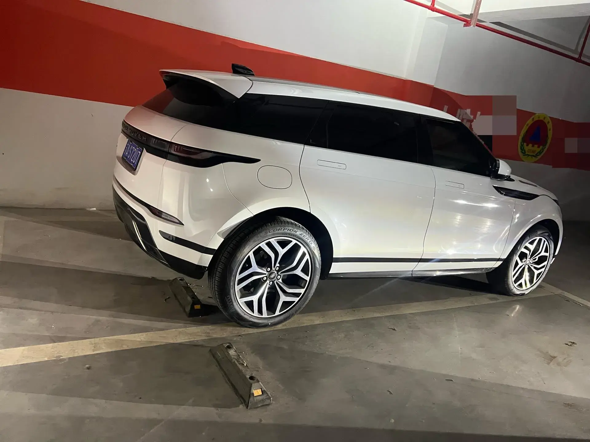 2022 LAND ROVER thumbnail 4