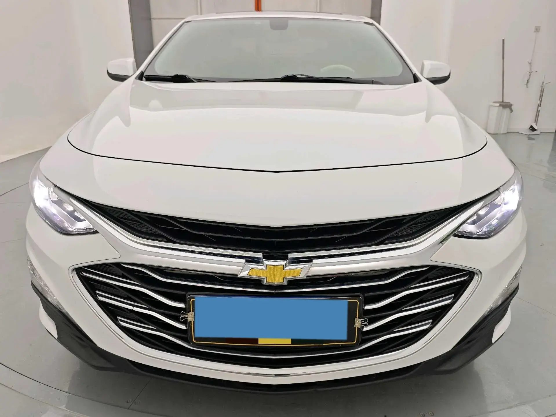2021 CHEVROLET MALIBU thumbnail 2