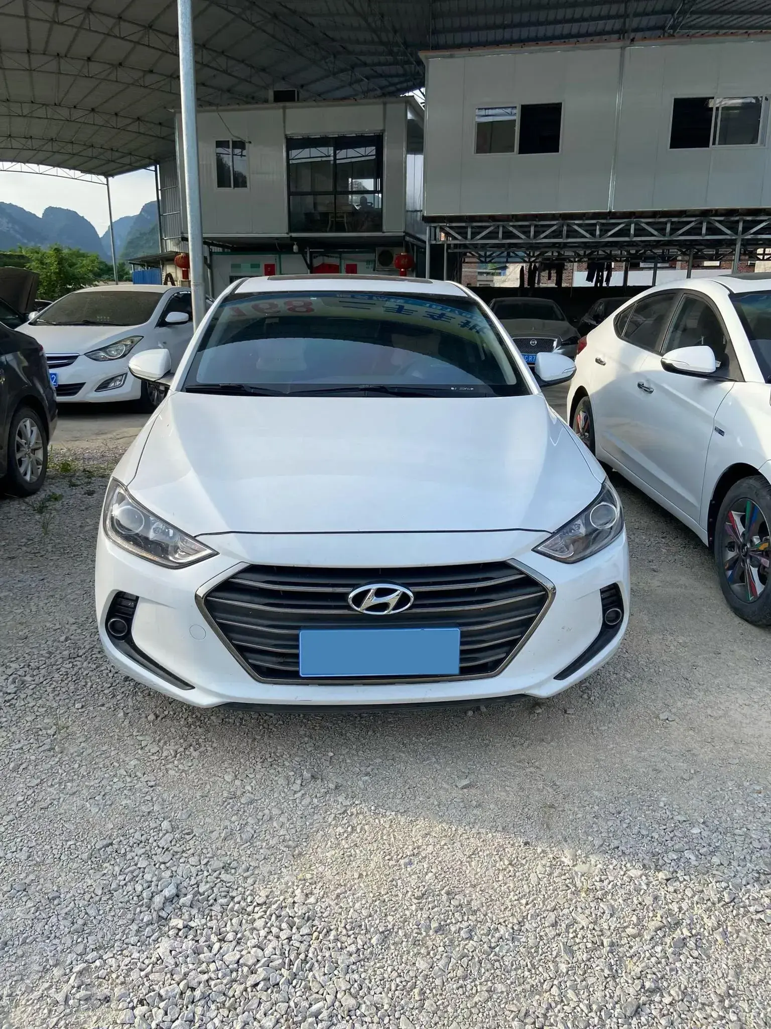 2016 HYUNDAI ELANTRA thumbnail 3