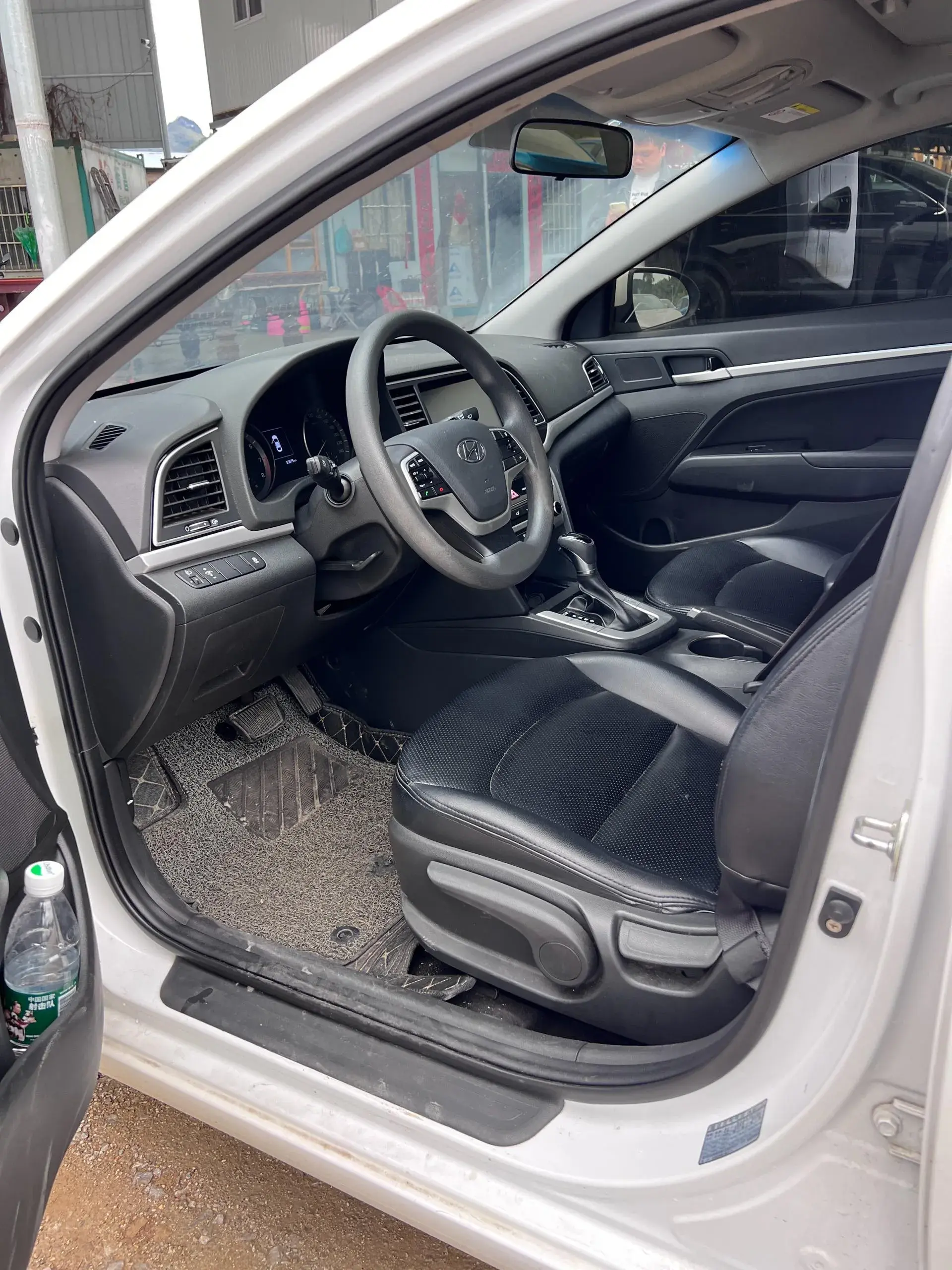 2016 HYUNDAI ELANTRA thumbnail 4