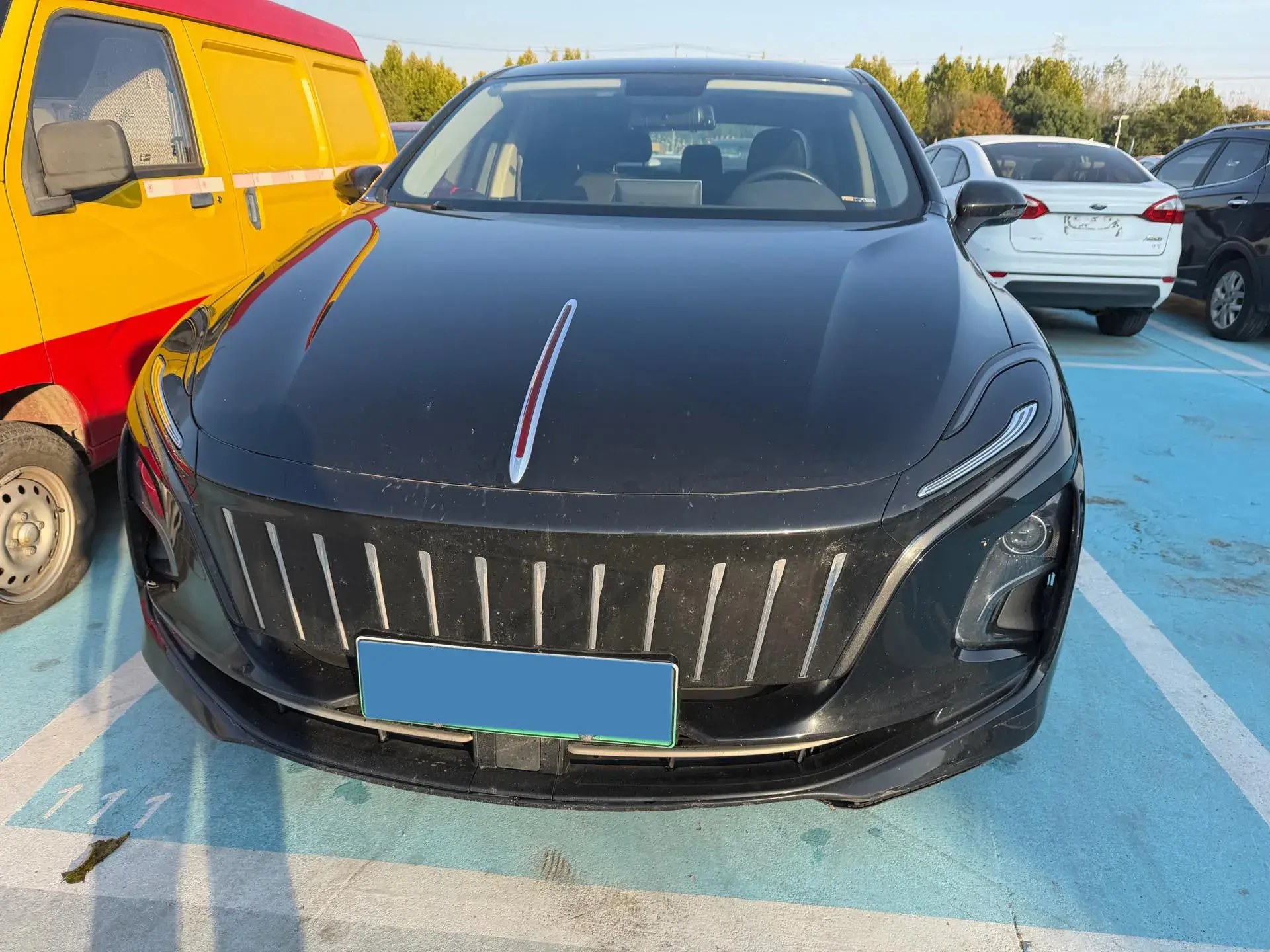 2023 HONGQI E-QM5 thumbnail 3