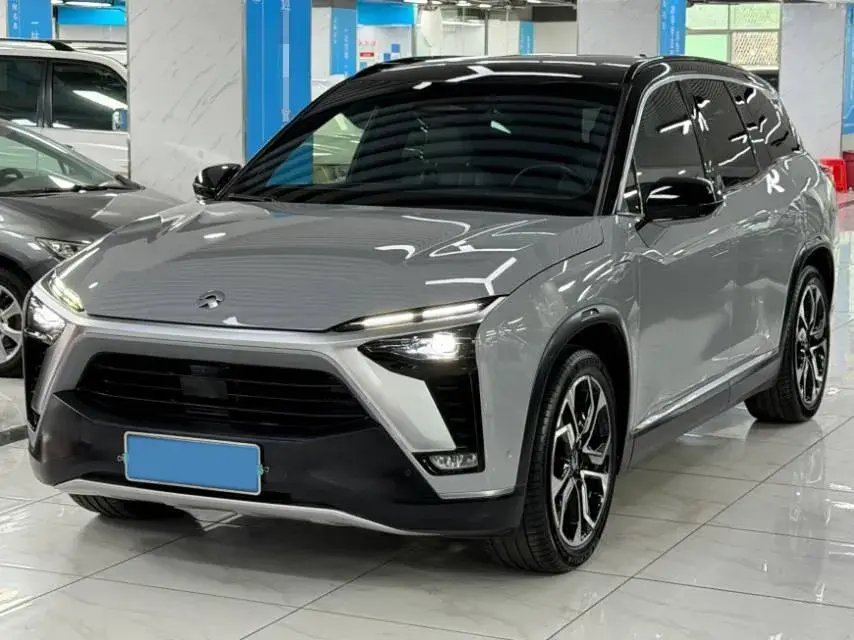 2020 NIO ES8 view 1