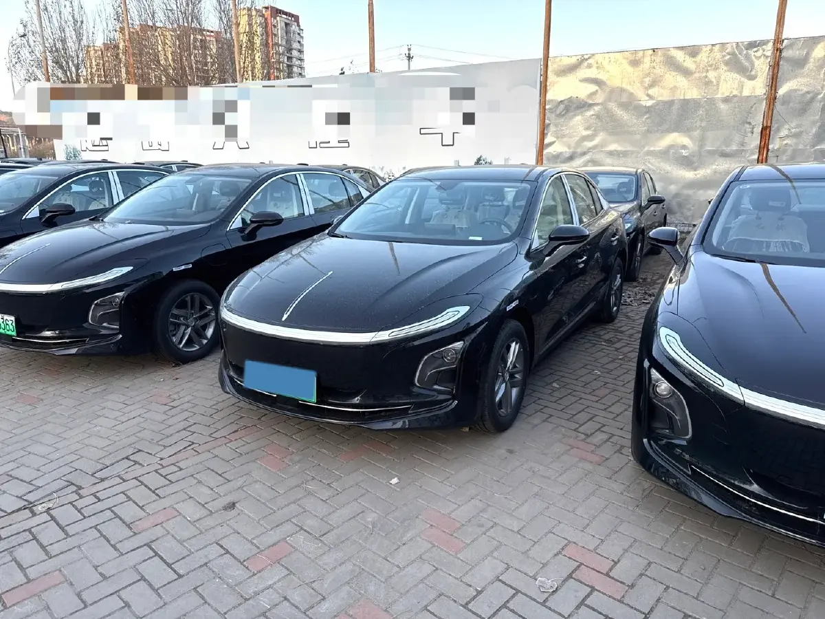2025 HongQi E-QM5 BEV