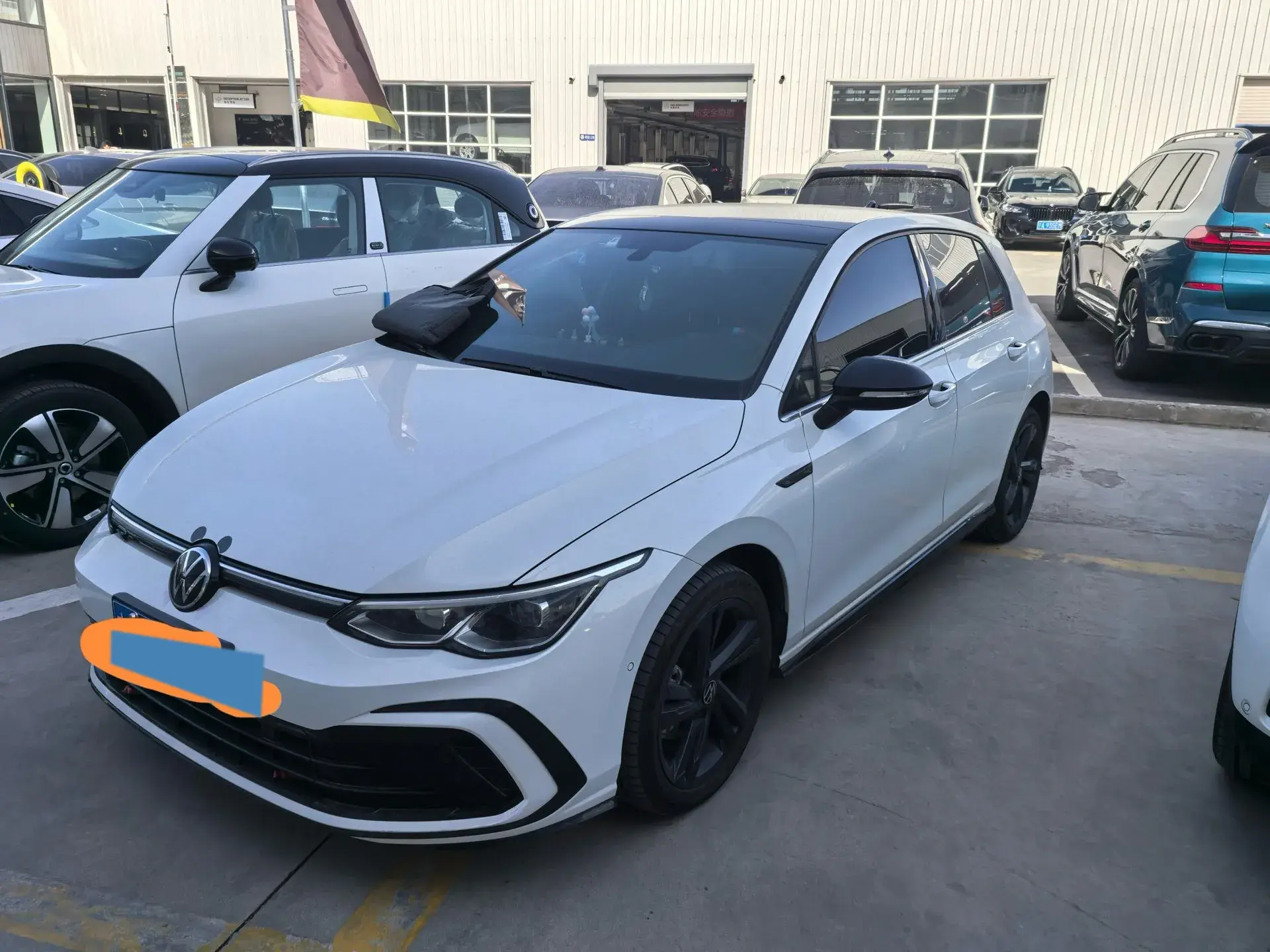 2023 VOLKSWAGEN GOLF view 1