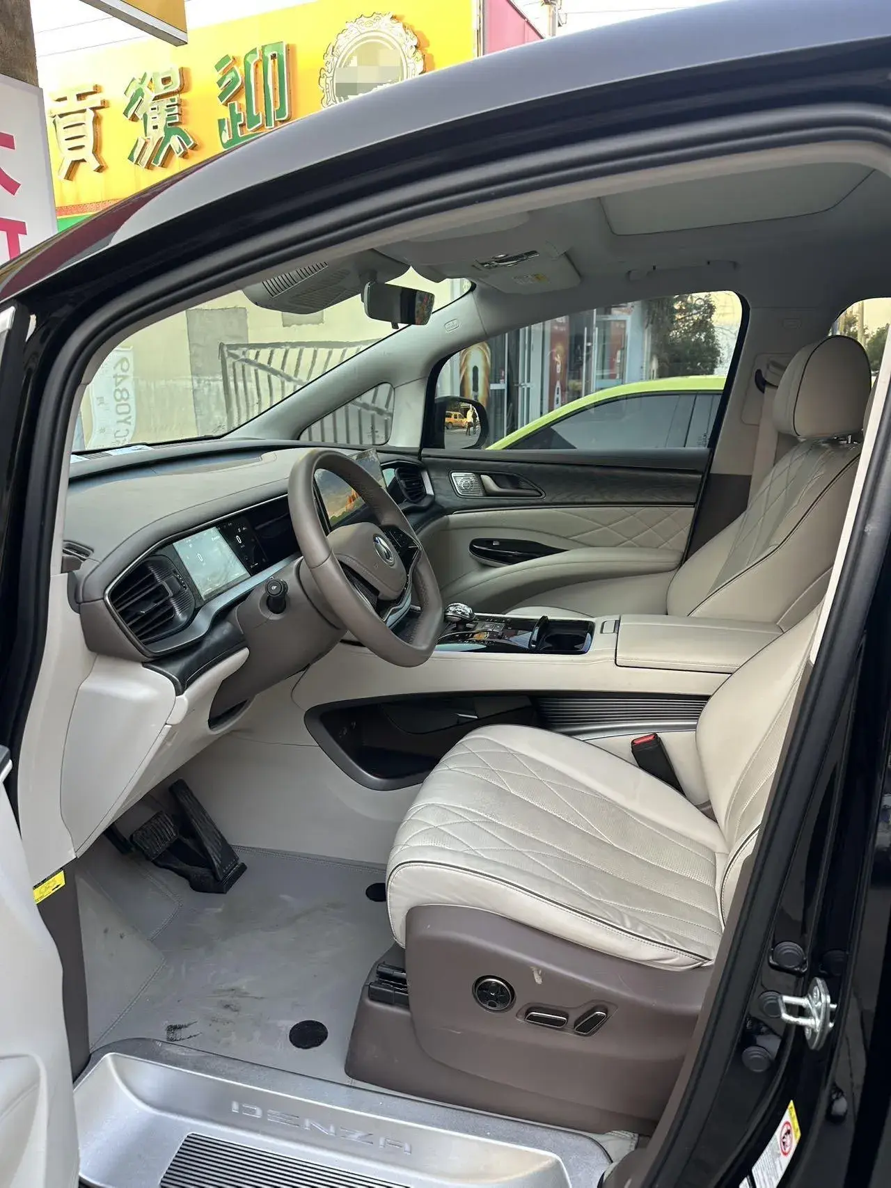 2022 DENZA D9 thumbnail 3