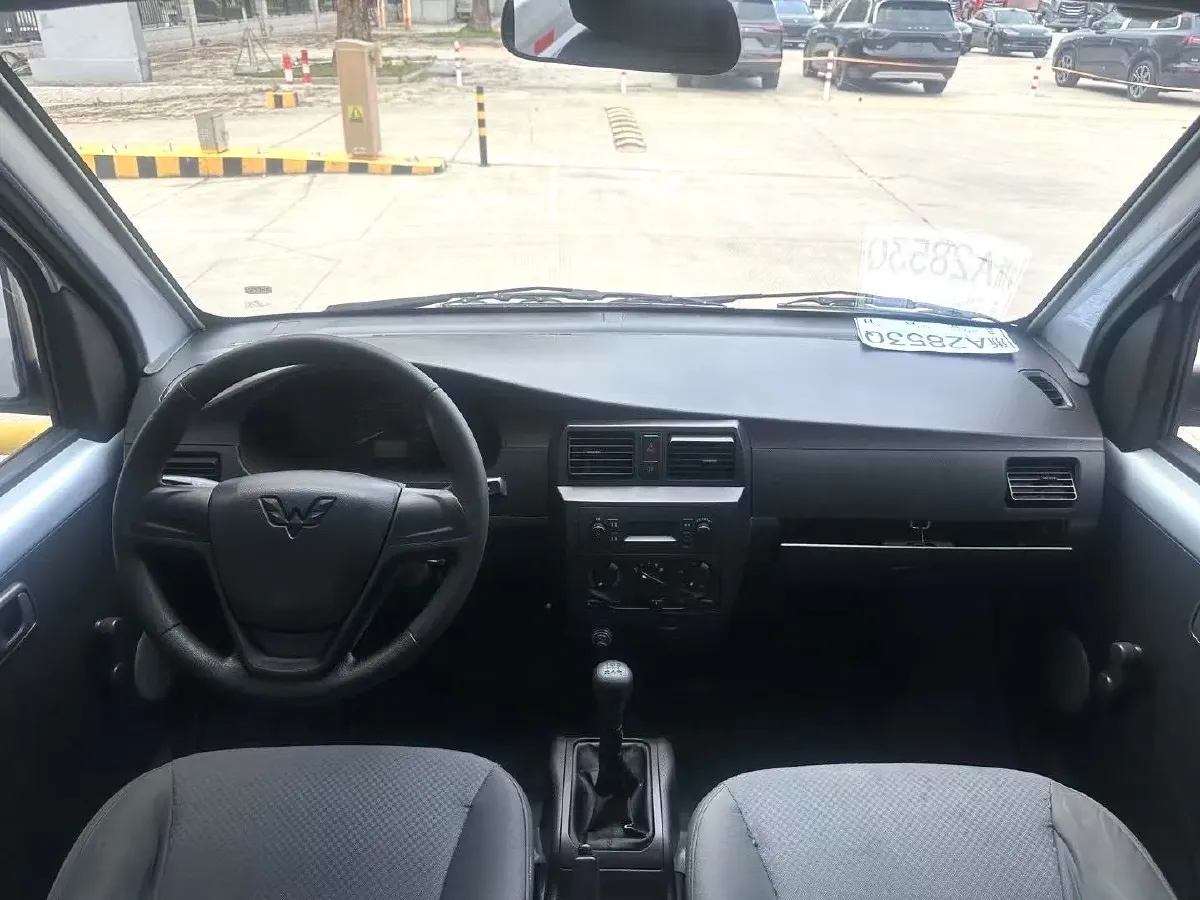 2021 WuLing RongGuang Mini Truck 1.5L 99HP L4 5MT,autocango,china used car exporter,china ev exporter,chinese used car exporter,chinese used ev exporter