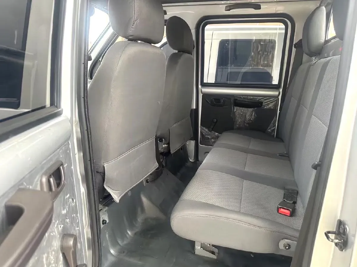 2021 WuLing RongGuang Mini Truck 1.5L 99HP L4 5MT,autocango,china used car exporter,china ev exporter,chinese used car exporter,chinese used ev exporter