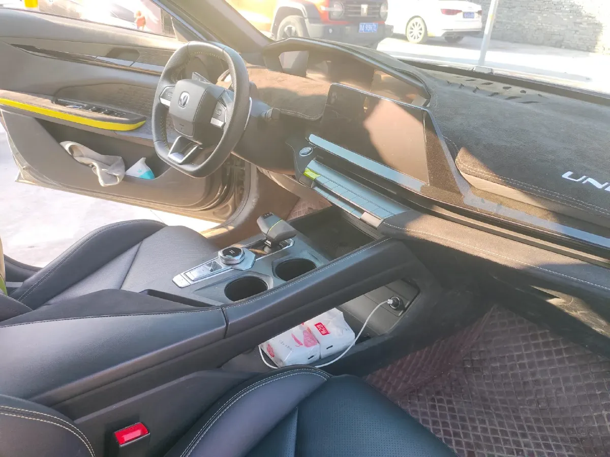 2022 ChangAn UNI-V 1.5T 188HP L4 7DCT,autocango,china used car exporter,china ev exporter,chinese used car exporter,chinese used ev exporter