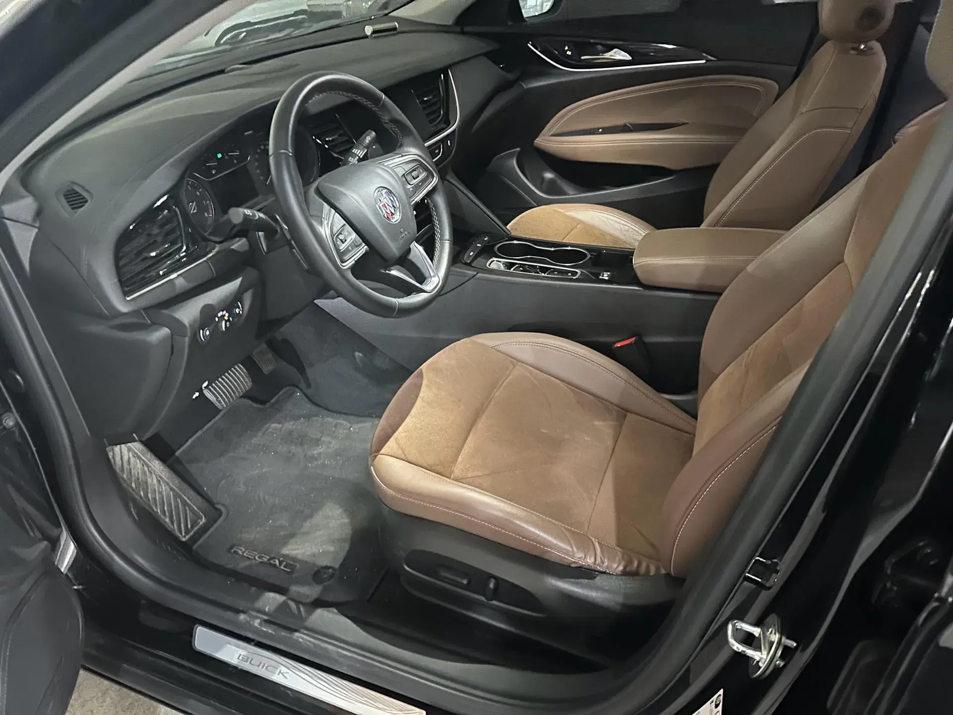 2023 BUICK REGAL thumbnail 3